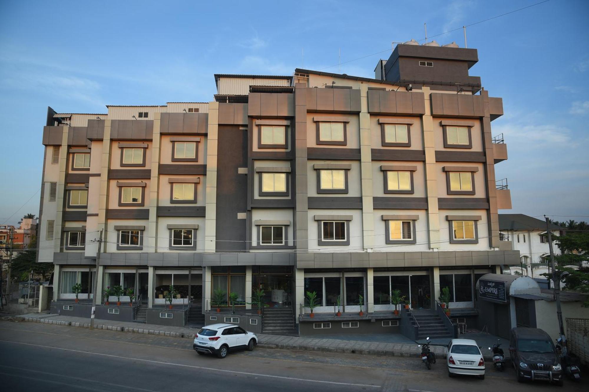 R Empire Revtree Hotel Dāvangere Exterior foto