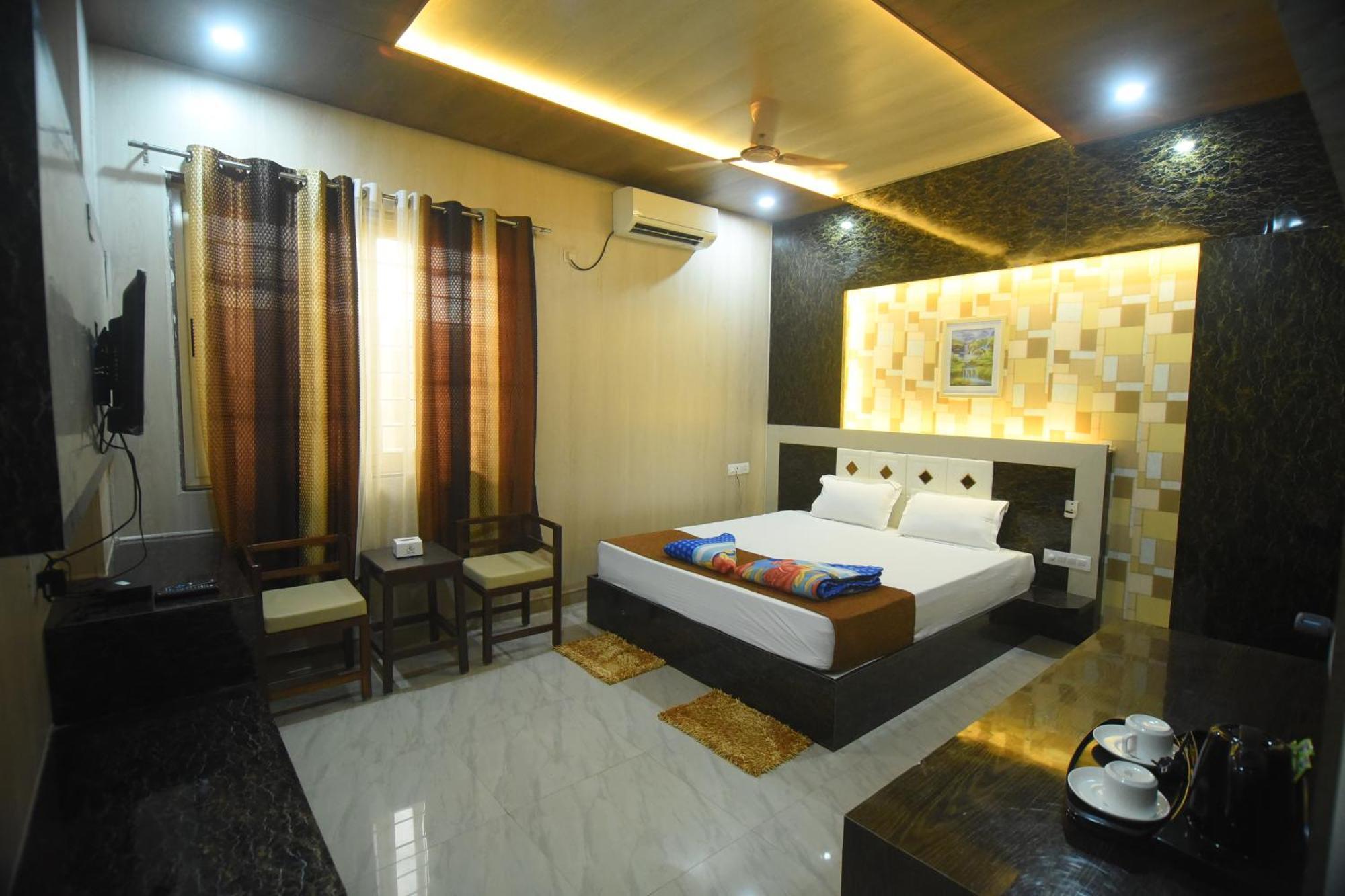 R Empire Revtree Hotel Dāvangere Exterior foto