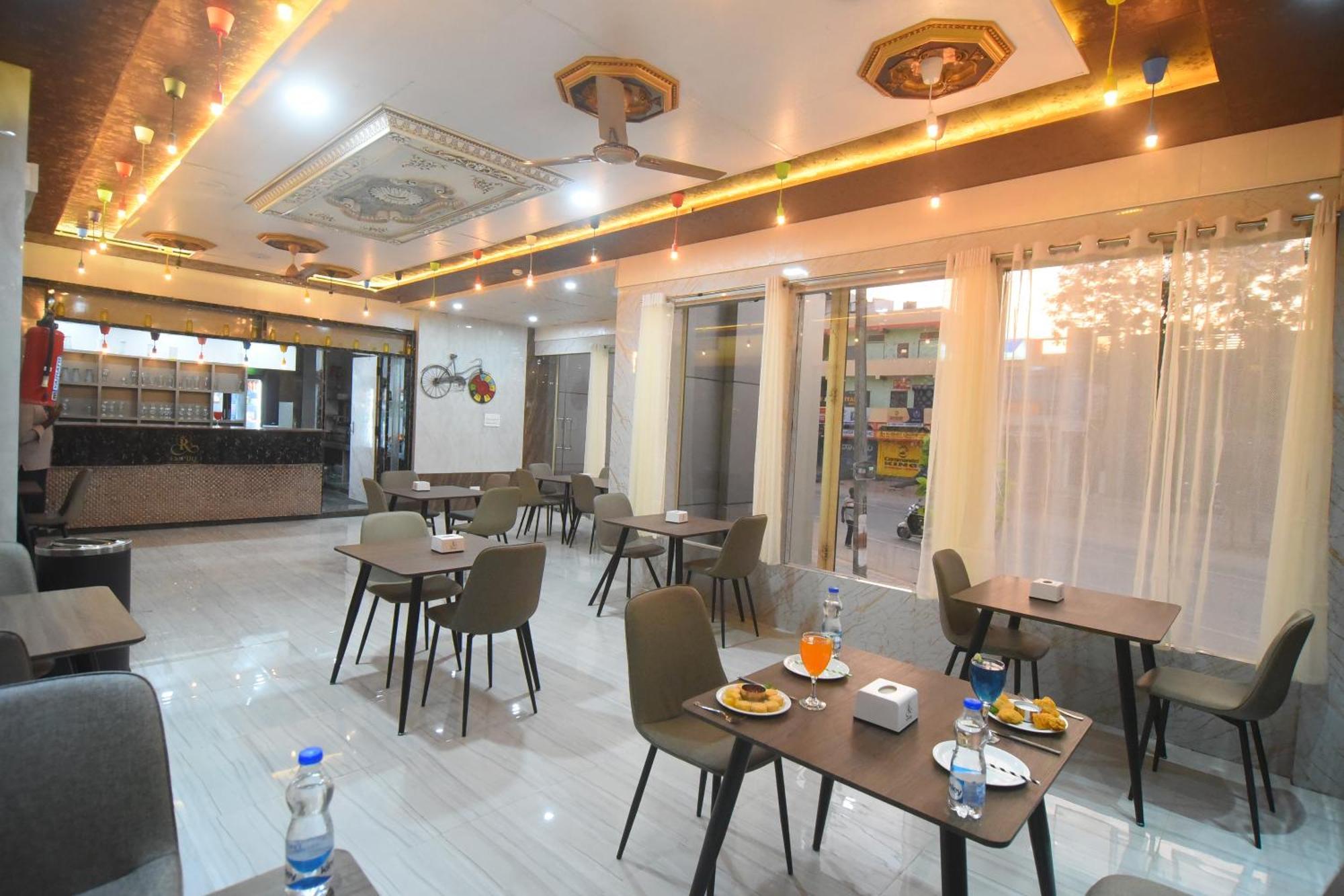 R Empire Revtree Hotel Dāvangere Exterior foto